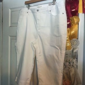 Size 18 chicos skinny capris